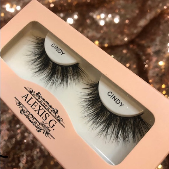 False eyelashes - Picture 2 of 2